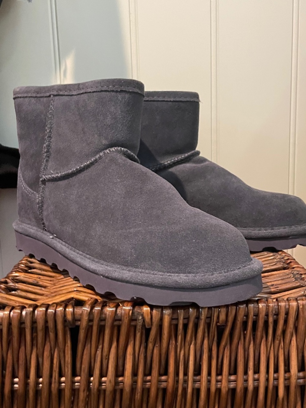 NEW Bearpaw Women’s Sheepskin Boots, 10